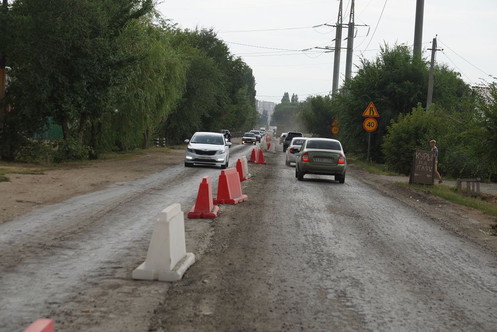 Дорога на Нестерова в Энгельсе: Плеханов не хочет отдуваться за Тепина, поэтому ямы там - надолго
