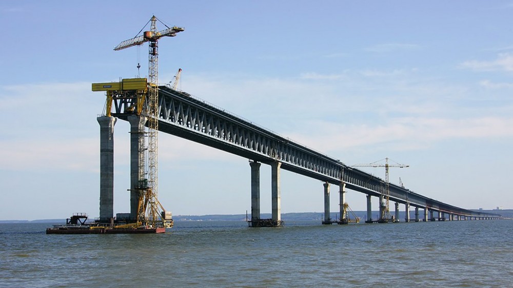 Турецкий сухогруз нарушил запретную зону строительства моста в Крым