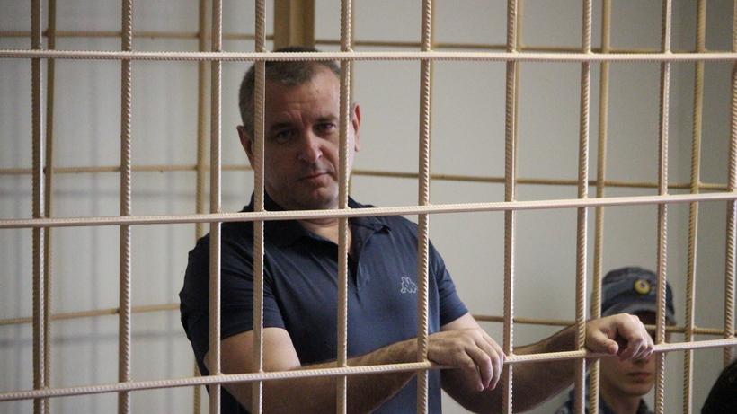 Не хотел делать физзарядку: почему экс-главу Энгельса Дмитрия Лобанова не выпустили по УДО