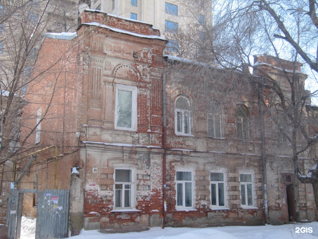 Демпинг волгоградцам не помог: почему саратовская мэрия расторгла контракт по двум домам-памятникам