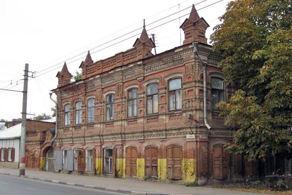 Администрация Энгельса не смогла продать исторический особняк хлеботорговца Похазникова. От покупателя слишком многого хотели